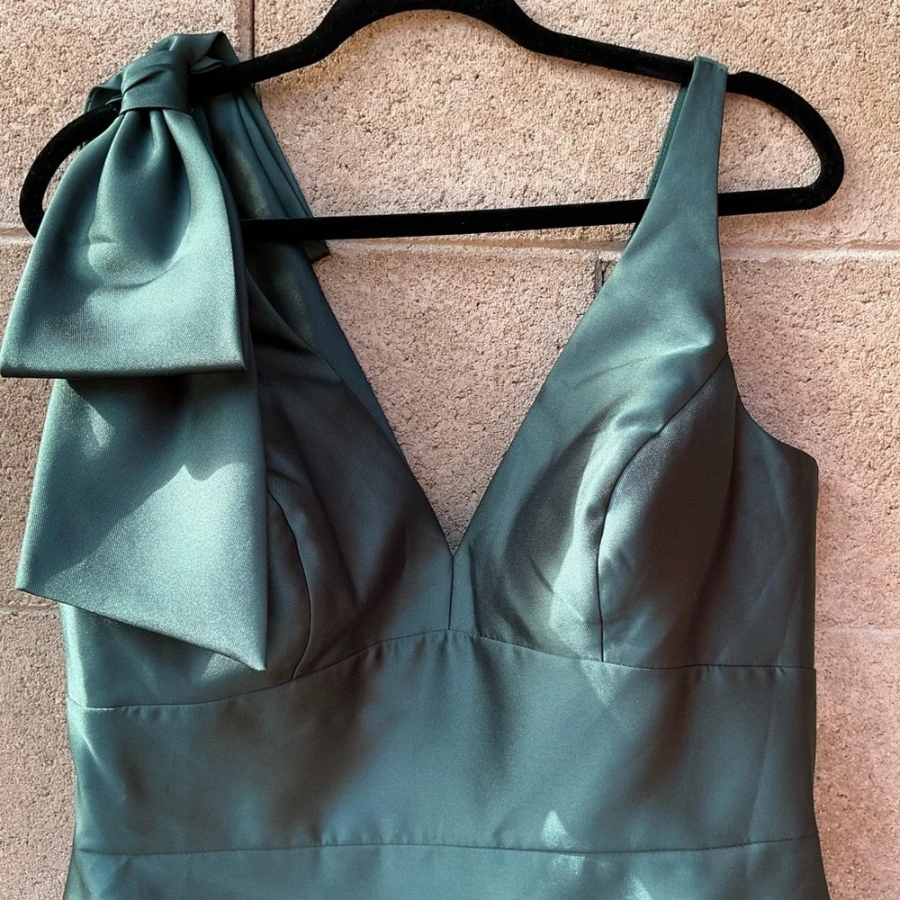 NWT Alfred Sung Linden One Shoulder Bow Satin Trumpet Gown Dress Size 10 D863 - Picture 8 of 13